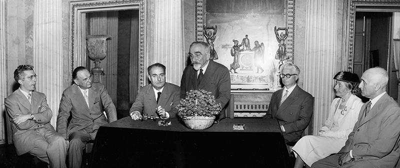 Aldo De Maddalena, Furio Cicogna, Armando Sapori, Gino Luzzatto, Fernand Braudel, donna Javotte, Alberto Bertolino Aldo De Maddalena, Furio Cicogna, Armando Sapori, Gino Luzzatto, Fernand Braudel, donna Javotte, Alberto Bertolino